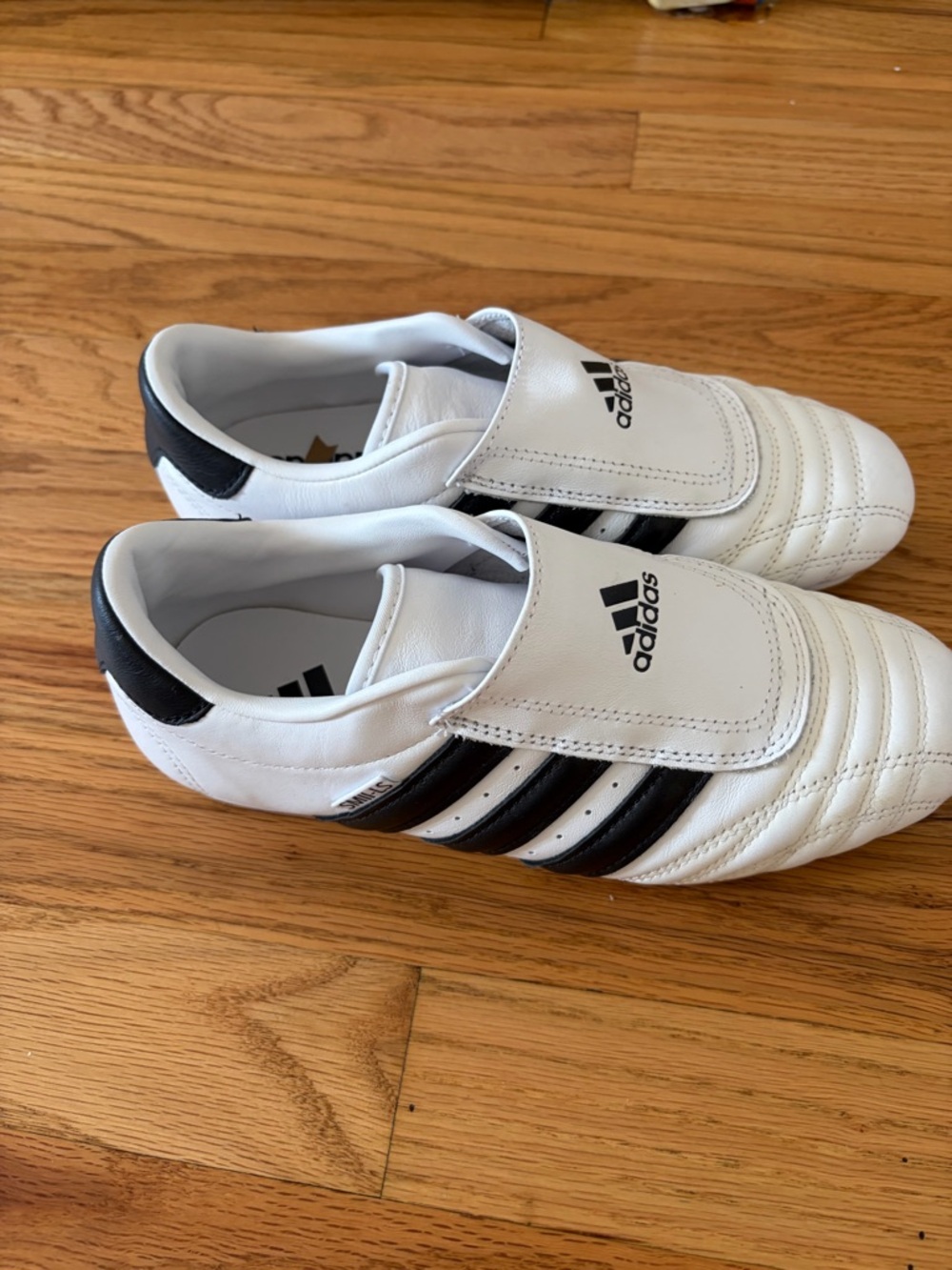 adidas White & Black Athletic Trainers barely used maybe twice.Fits women 36 EUR - Picture 2 of 5